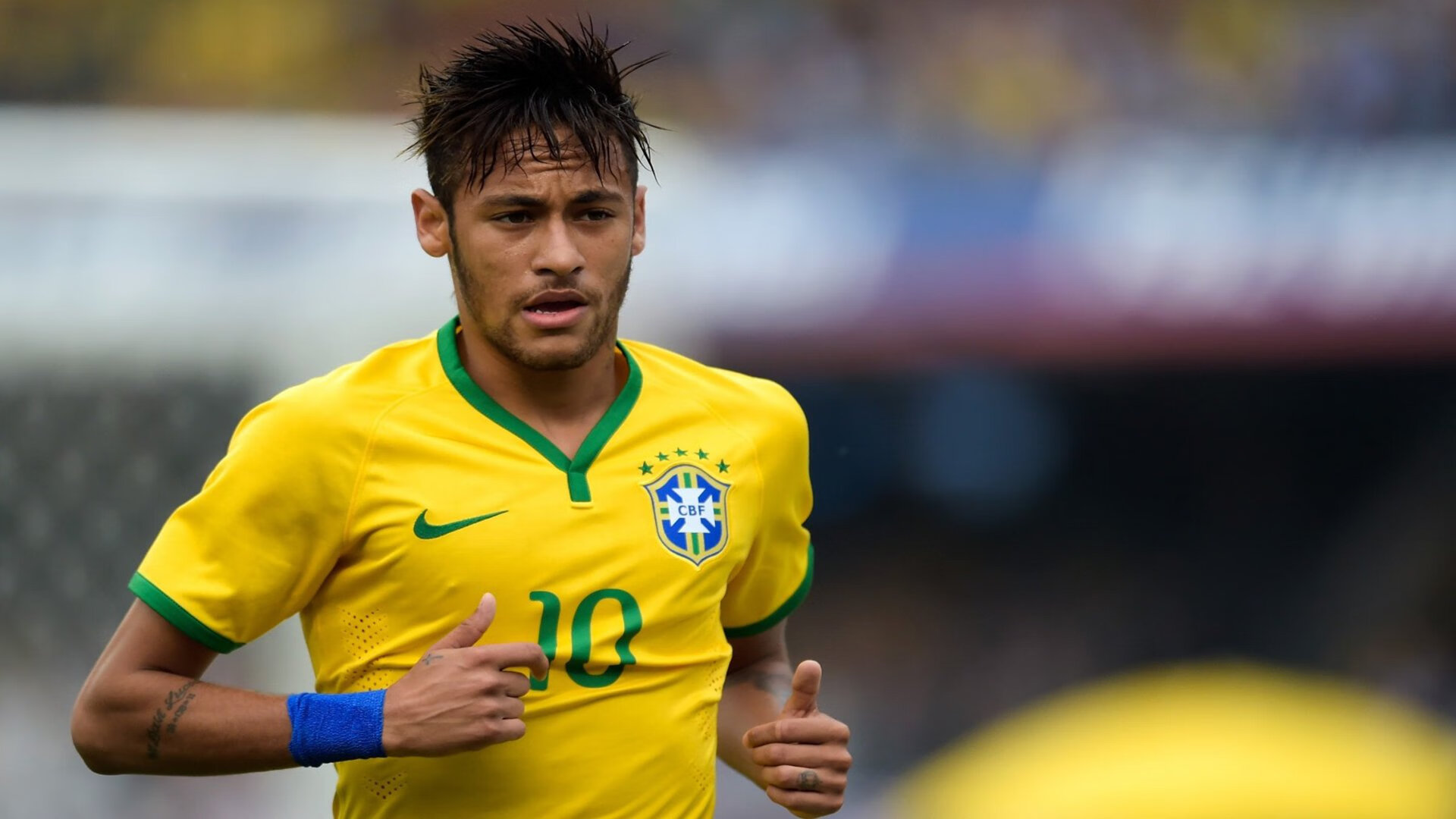 【转会动态】球队引援引发粉丝热议，球队转会费