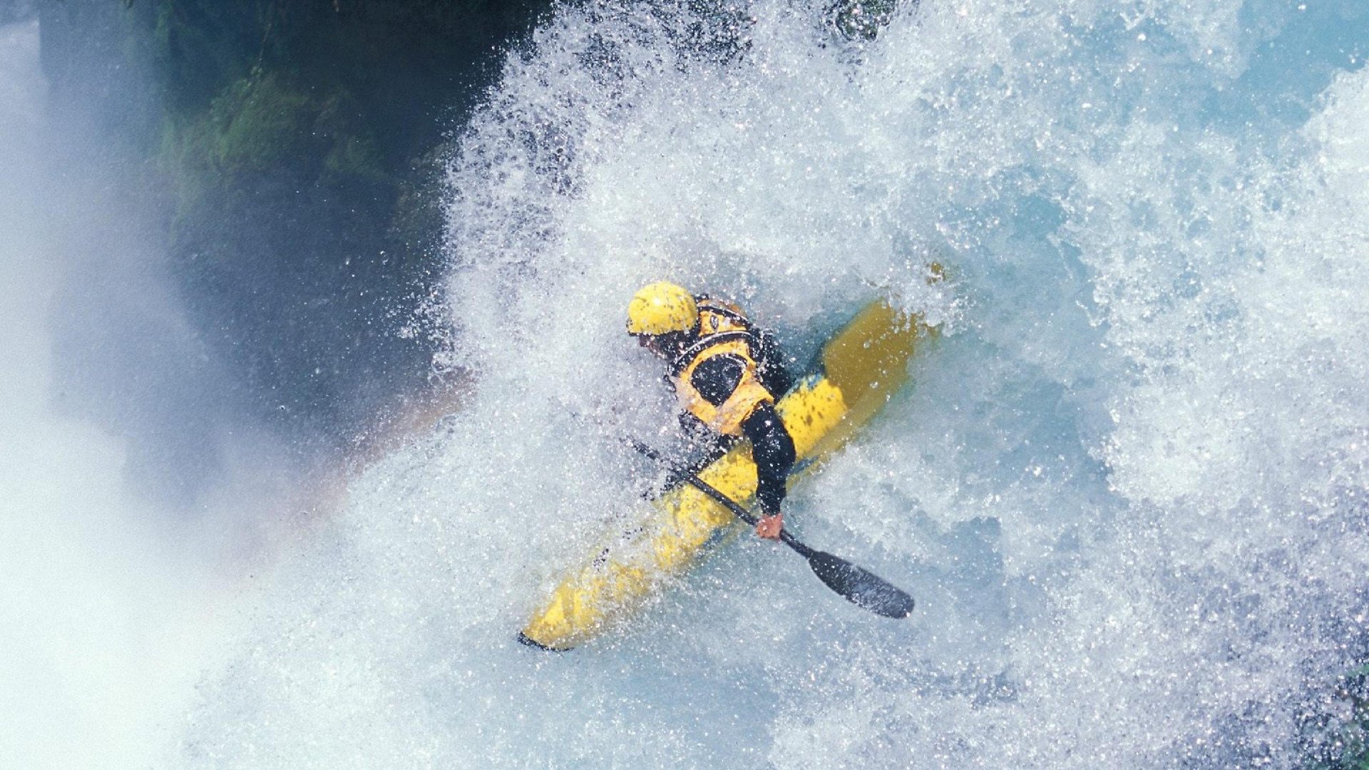 黄蜂举办“夜光球赛”，全场关灯只留荧光线条，250大黄蜂光束灯大歌